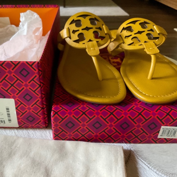 NWT -Tory Burch Sandal - Picture 3 of 5